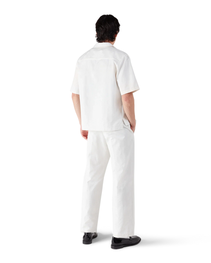 Chemise blanche monogrammée à manches courtes
