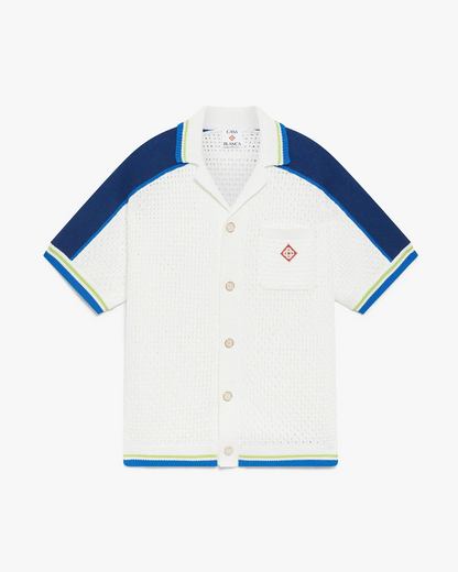 Chemise en crochet à manches courtes blanche et bleue