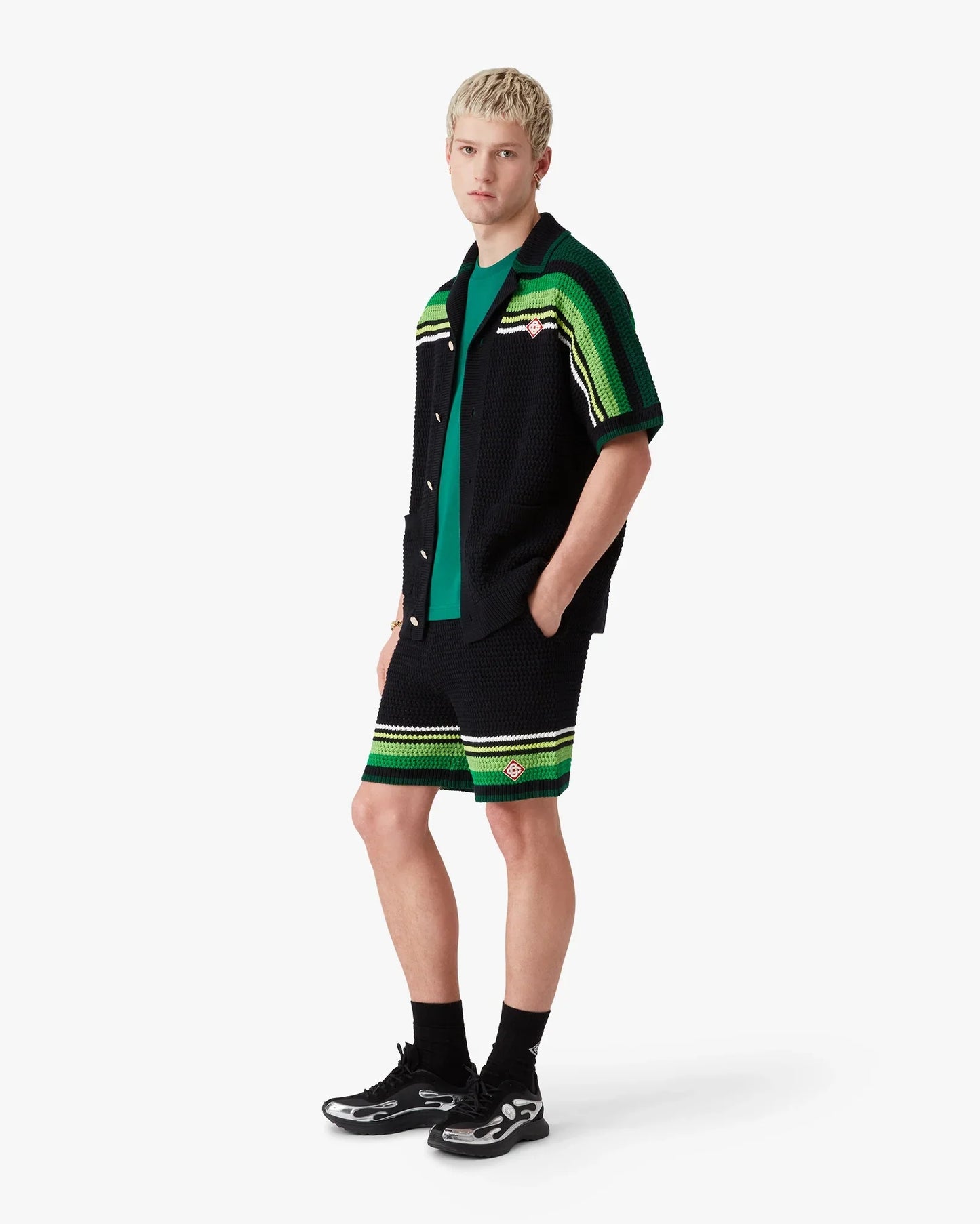 Short en crochet rayé noir et vert