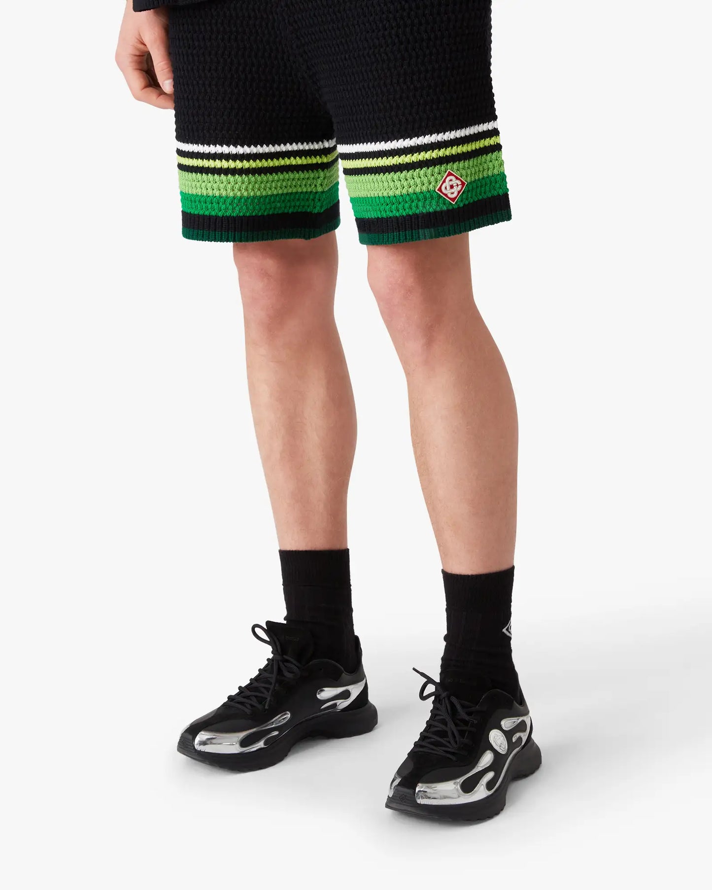 Short en crochet rayé noir et vert
