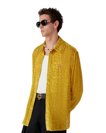 Chemise en soie à manches longues et motifs floraux dévorés
