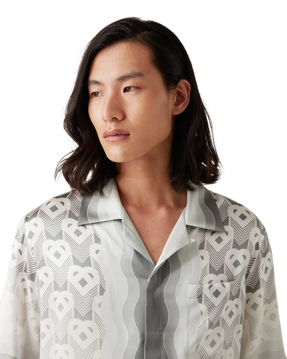 Chemise en soie à manches courtes et monogramme cœur dégradé